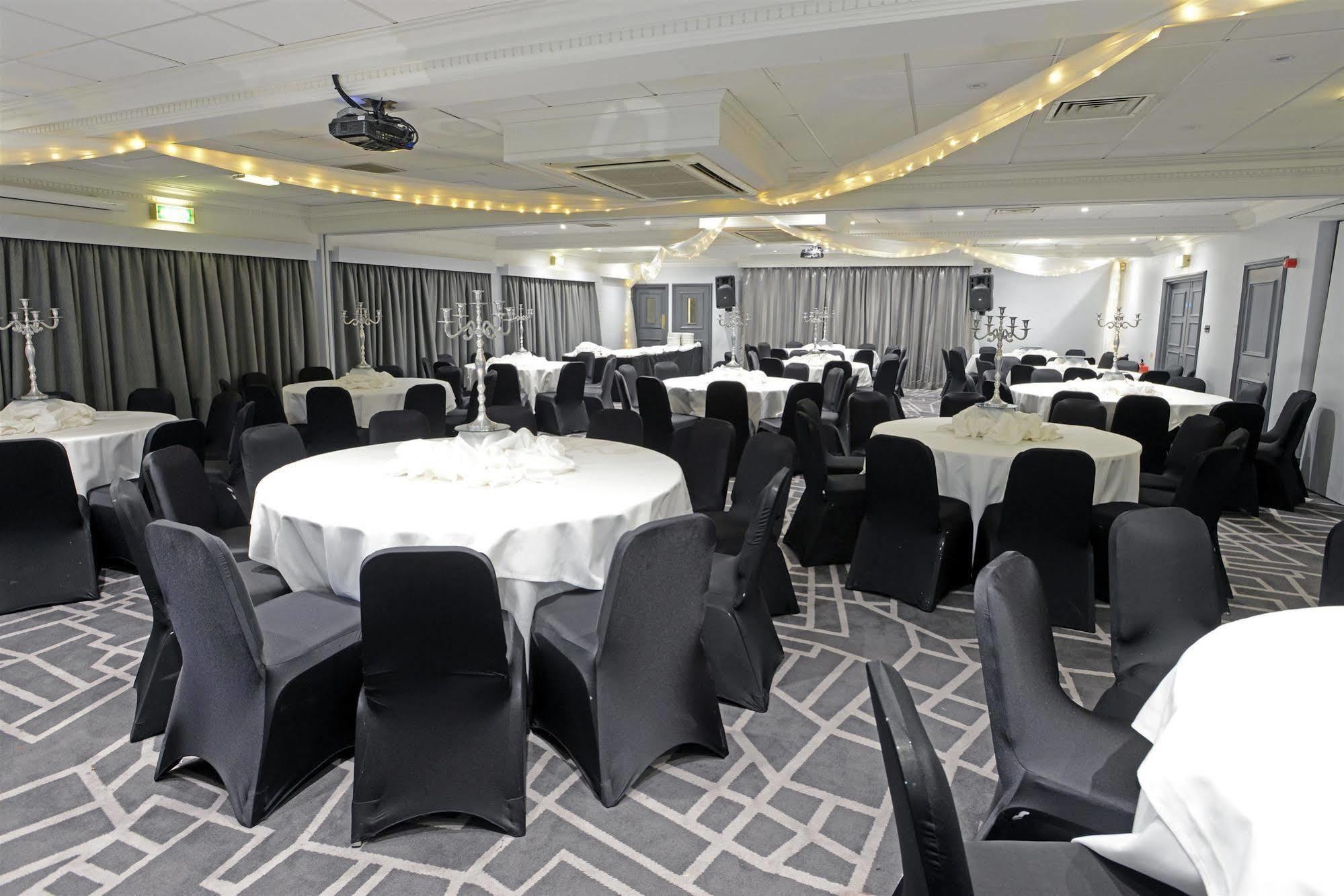 Village Hotel Coventry Exterior foto